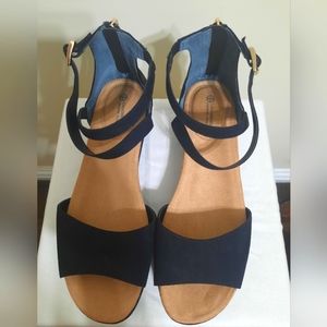 Giani Bernini memory foam sandals